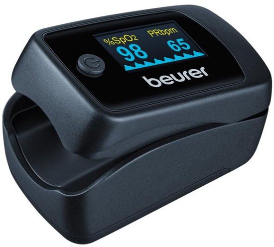 Zwarte Beurer saturatiemeter met een blauw display dat %SpO2 98 en PRbpm 65 toont.