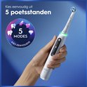 Hand houdt een witte Oral-B iO elektrische tandenborstel vast. Twee iconen tonen '5 Modes' en 'Kies eenvoudig'.