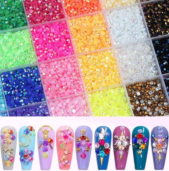 Verschillende nagels versierd met gekleurde strass steentjes.