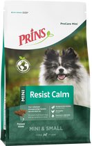 Verpakking Prins ProCare Mini Resist Calm hondenvoer met een kleine, zwarte en witte hond op de voorkant.