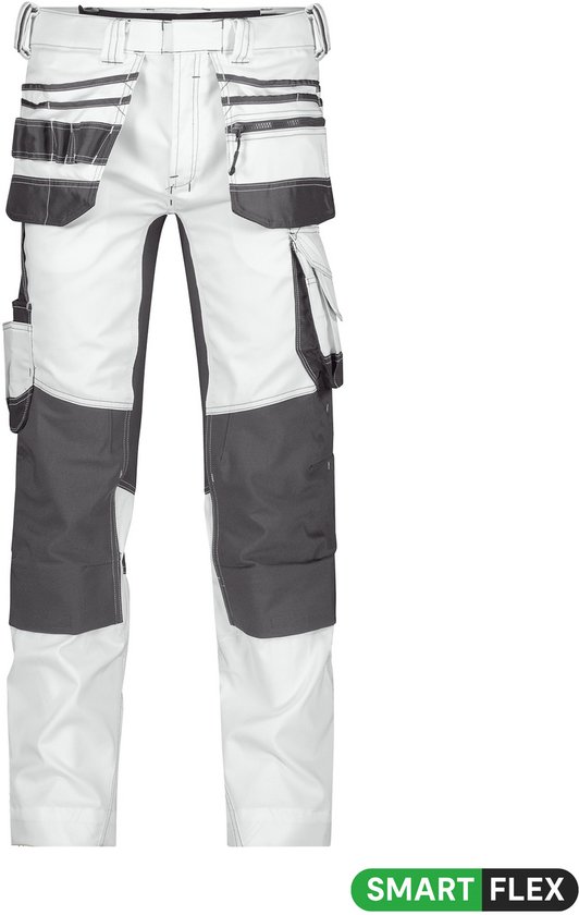 Witte werkbroek met donkergrijze panelen, gereedschapszakken en het 'Smart Flex' logo.