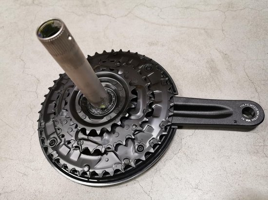 Shimano Crankstel Altus 22-32-44t 175 Mm Kettingscherm Zwart van Shimano — afbeelding 3