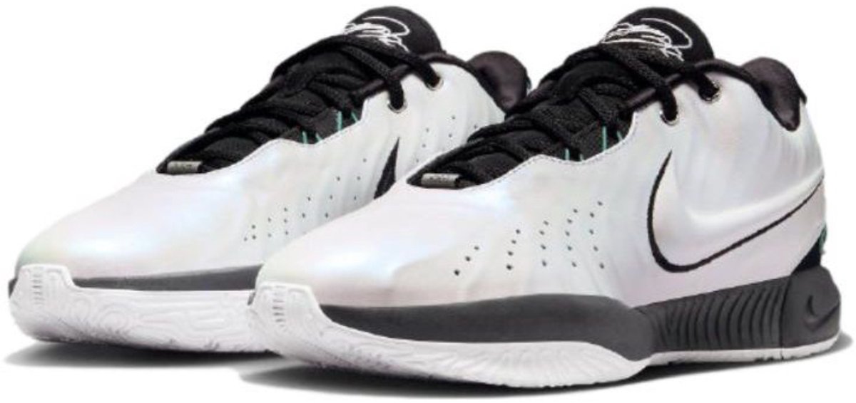 Nike Lebron XXI Sportschoenen Zwart