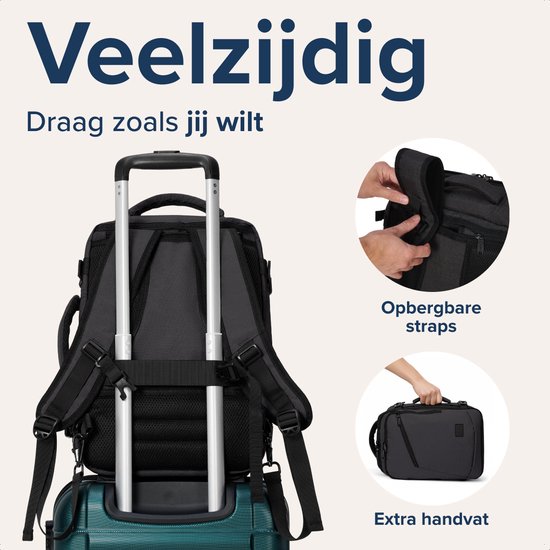 Zwarte rugzak met opbergbare banden en extra handvat, wordt op een koffer getoond.