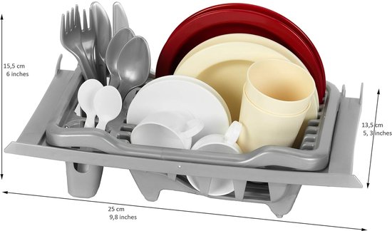 Grijze afdruiprek met rood, beige en witte borden, kopjes, bestek en mokken.