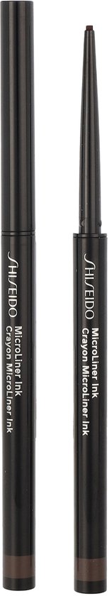 Twee donkerbruine Shiseido MicroLiner Ink eyeliners, één gesloten, één open.