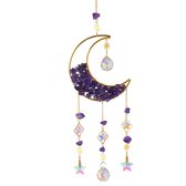 Gouden maan-suncatcher gevuld met paarse amethist edelstenen, met hangende kristallen en sterren.