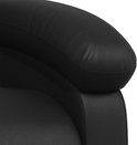 Zwarte relaxfauteuil, close-up van de gebogen armleuning en zitting.