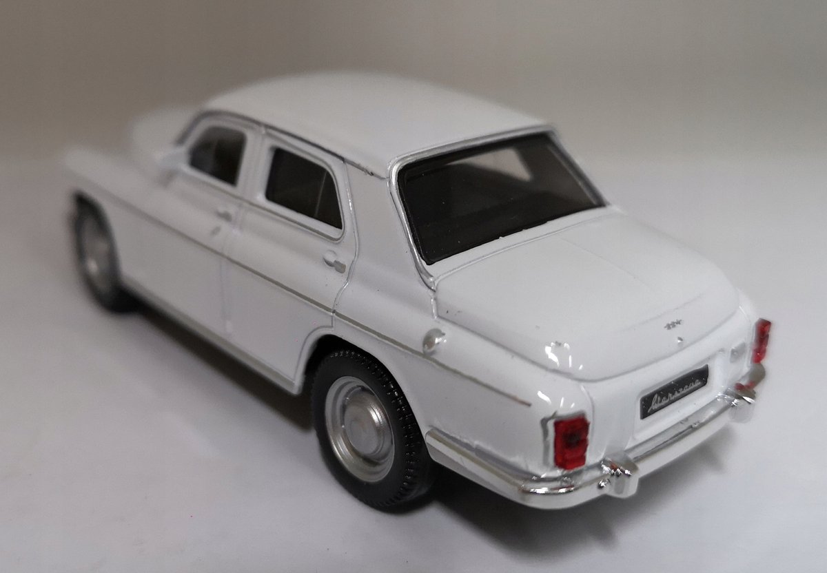 Welly Warschau 224 Modelauto 1:43 - Verzamelobject PRL Auto