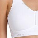 Witte sportbeha met v-hals en Anita Active logo op de band.