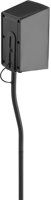 Zwarte speakerbeugel met kabel, bevestigd aan een zwarte paal.