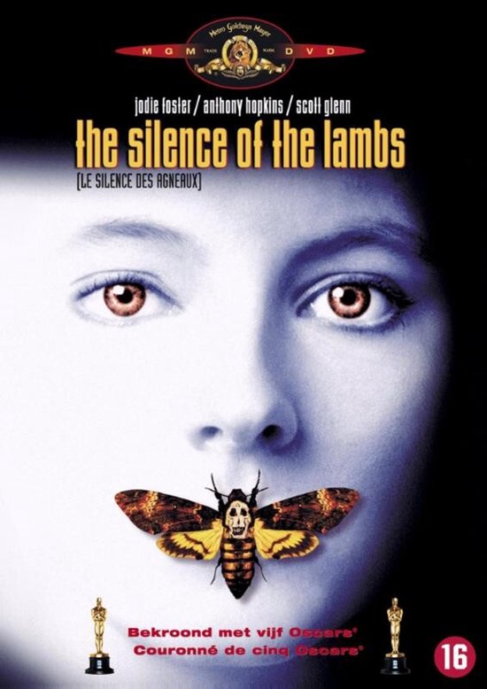 De DVD-hoes van 'The Silence of the Lambs' toont een close-up van een vrouwengezicht met een doodshoofdvlinder op haar lippen. Twee Oscars en de MGM-logo's zijn zichtbaar.