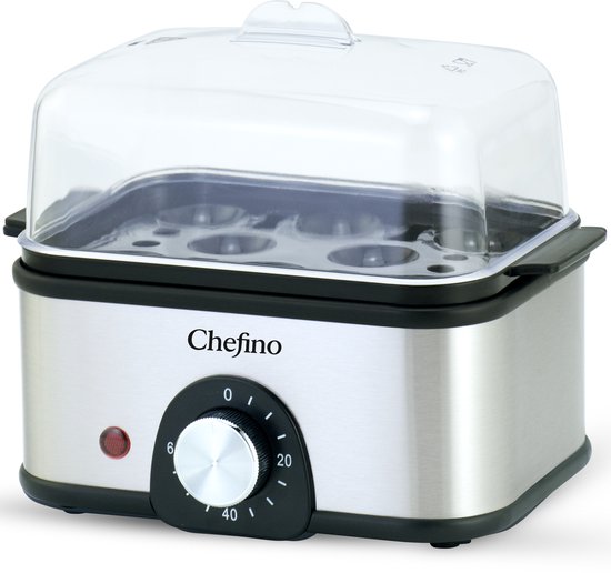 Zilverkleurige Chefino eierkoker met transparant deksel. Het apparaat heeft een zwarte rand en een draaiknop met timer.