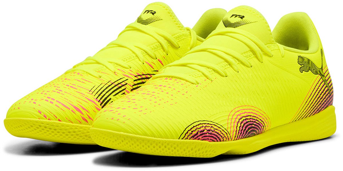 Dynamische gele Puma Future 8 voetbalschoenen met reliëflijnen en LYCRA® slip-on tong, maat EU 39.