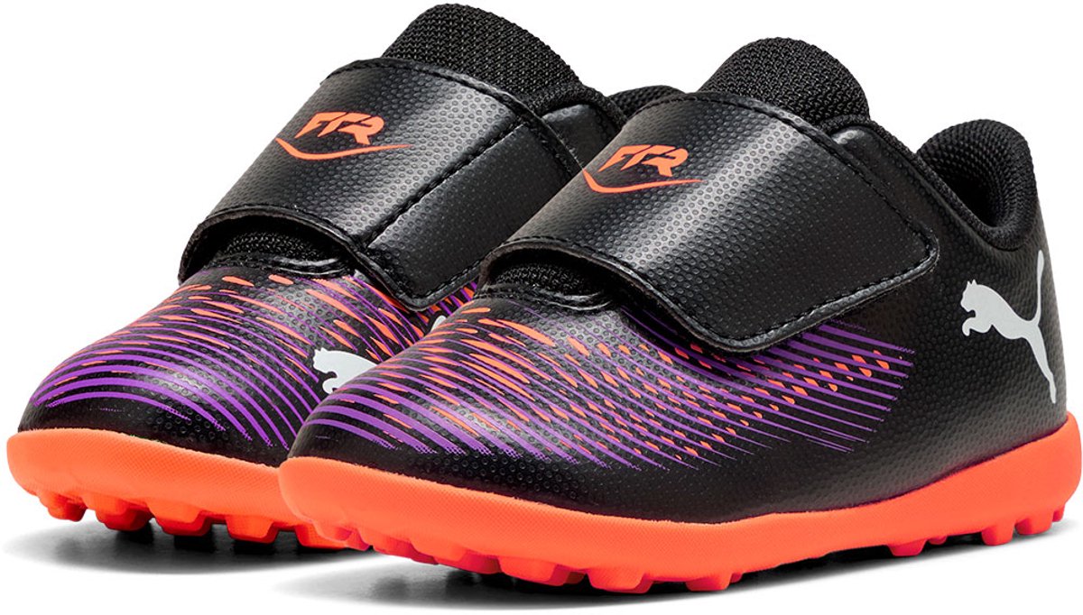 Zwarte Puma FUTURE 8 PLAY V voetbalschoenen voor kinderen met klittenbandsluiting en kleurrijke details, ideaal voor kunst...