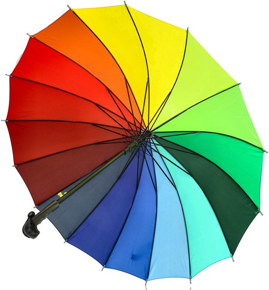 Grote regenboogparaplu met 16 gekleurde vlakken in rood, oranje, geel, groen, blauw en grijs. Zwarte steel met gebogen handvat.