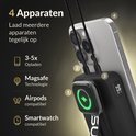 Zwarte powerbank met MagSafe technologie laadt iPhone, AirPods en smartwatch tegelijk op.