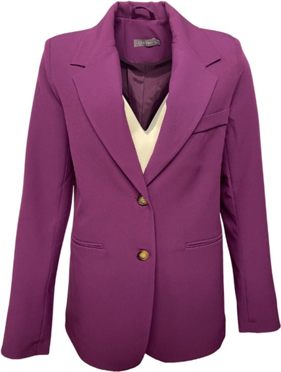 Paarse Geisha blazer met één knoopsluiting en twee steekzakken. Een beige top is zichtbaar onder de openstaande revers.