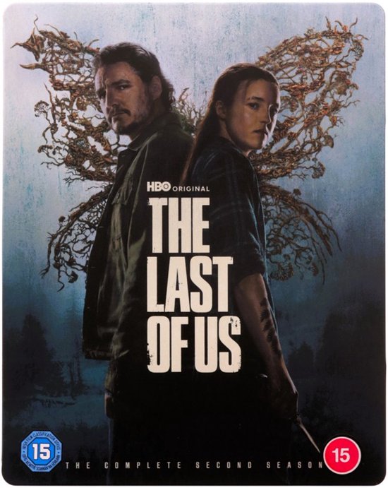 Joel en Ellie staan rug aan rug met The Last of Us logo en een afbeelding van takken.