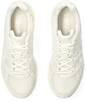 Bovenkant van crème ASICS GEL sneakers met veters en mesh.
