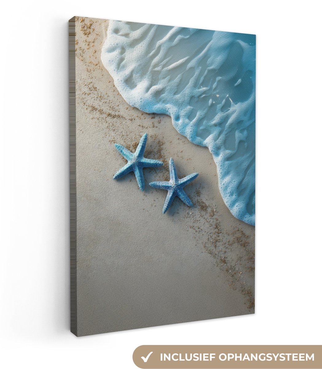 Canvas schilderij 80x120 cm - Exclusieve wanddecoratie Zeesterren - Zand - Zee - Blauw - M