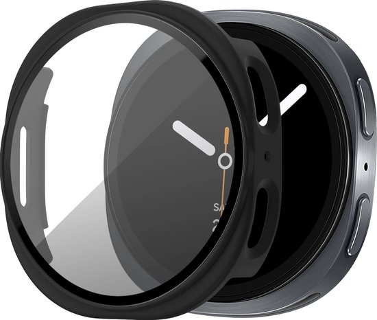 Zwarte smartwatch beschermhoes met scherm naast een smartwatch met wijzers.