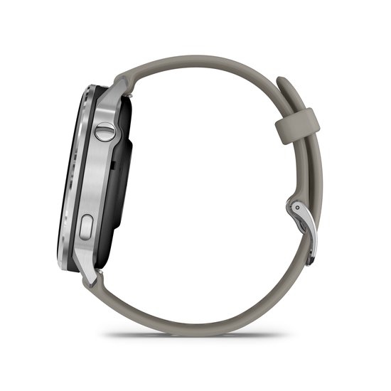 Zijkant van een zilverkleurig Garmin Venu 4 smartwatch met grijs bandje op zwarte achtergrond.