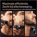 Homme se rasant le visage avec le rasoir Braun Series 9 PRO+ sur la joue, la mâchoire et le cou.