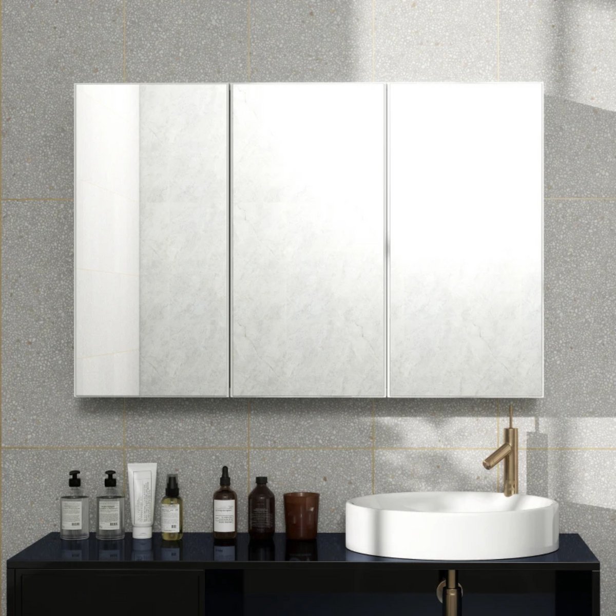 DENMOSTY Spiegelkast Badkamer - Wandkast met 3 Spiegelduren en Verstelbare Planken - Hangkast met Spiegel - 60 x 15 x 90 cm - Wit