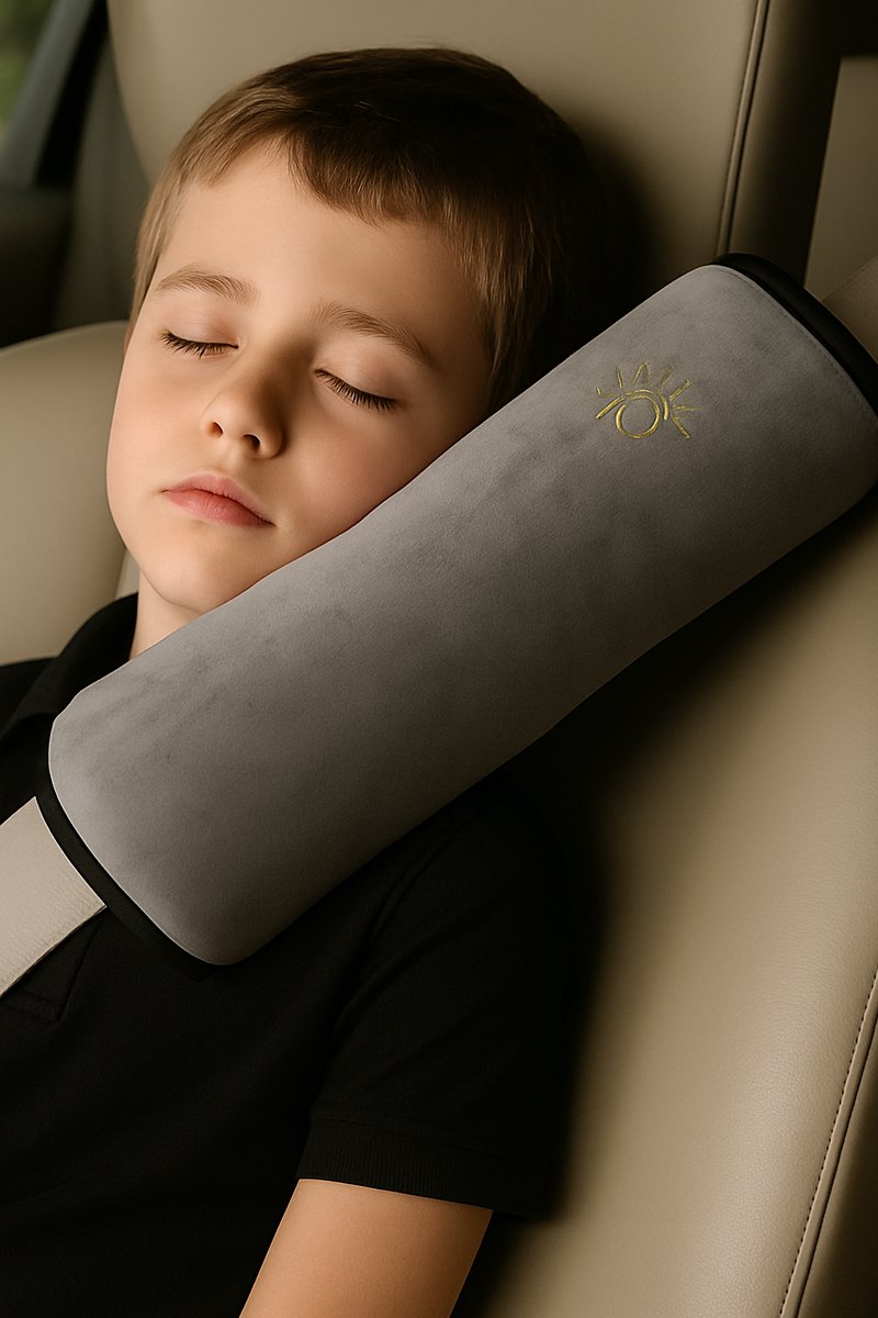 Gordelbaas - Gordelhoes grijs - Veilig reizen met kids - Comfort in de auto - Slaaphoes gordel
