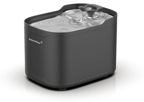 Zwarte SmartPaw drinkfontein met deksel en stromend water, geïsoleerd.