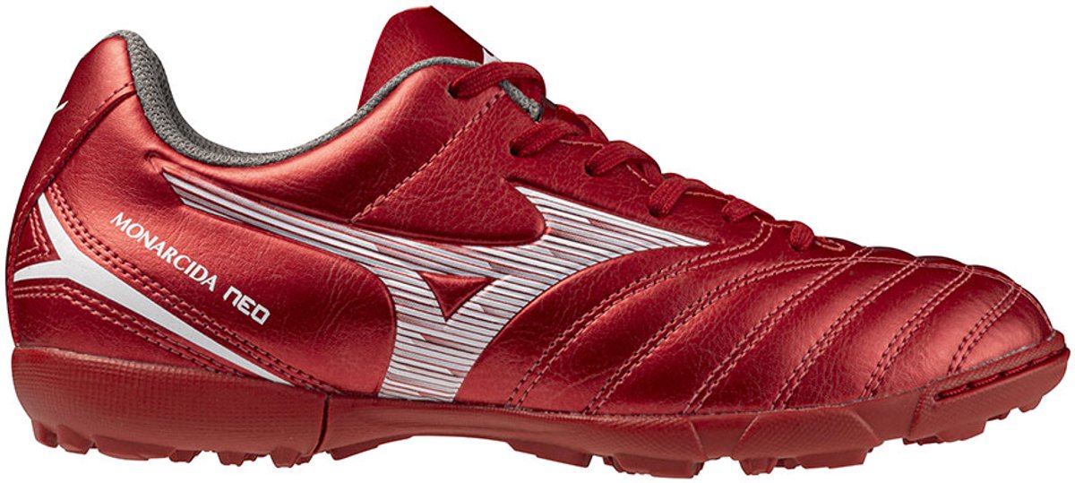 Mizuno Monarcida Neo III Select As voetbalschoenen in rood, ontworpen voor junioren, met brede pasvorm en comfortabel bove...
