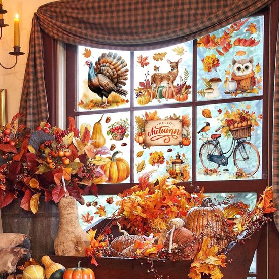 Herfst raamstickers op een raam, met katten, herten, uil, kalkoen en herfstbladeren.