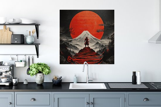 Kunstwerk met samoerai op rode trappen voor Fuji-berg onder rode zon.