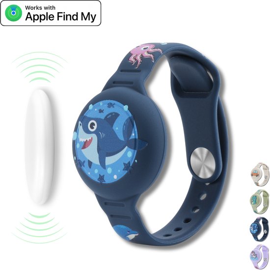 Donkerblauw bandje met haaienprint en witte tracker. Links 'Works with Apple Find My'. Vier bandjes in miniatuur rechts.