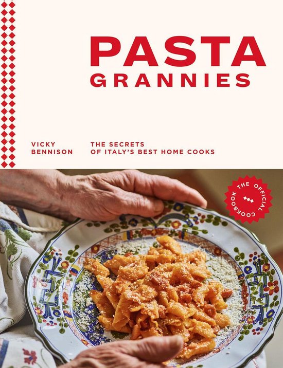 Couverture du livre 'Pasta Grannies' avec une assiette de pâtes et les mains d'une femme âgée