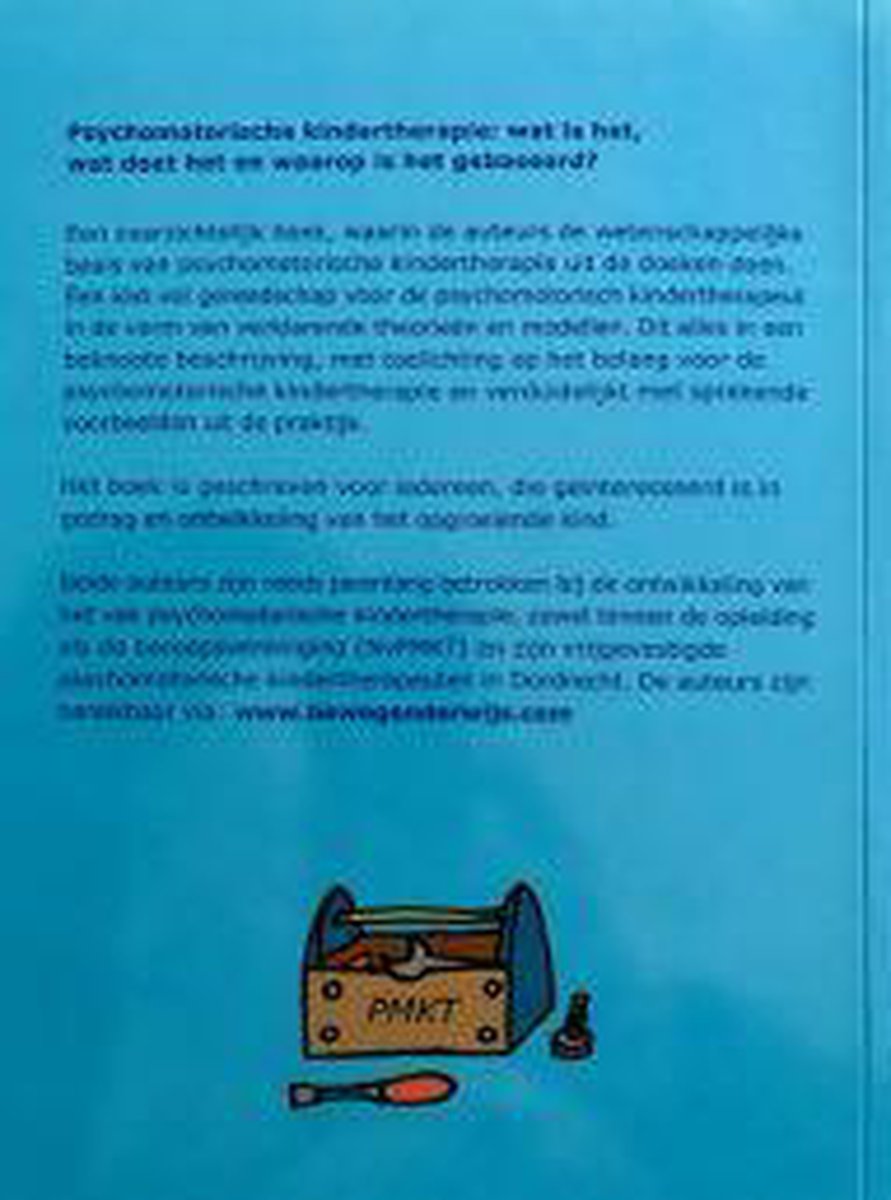 Een gereedschapskist met de letters PMKT, een schroevendraaier en een sleutel.