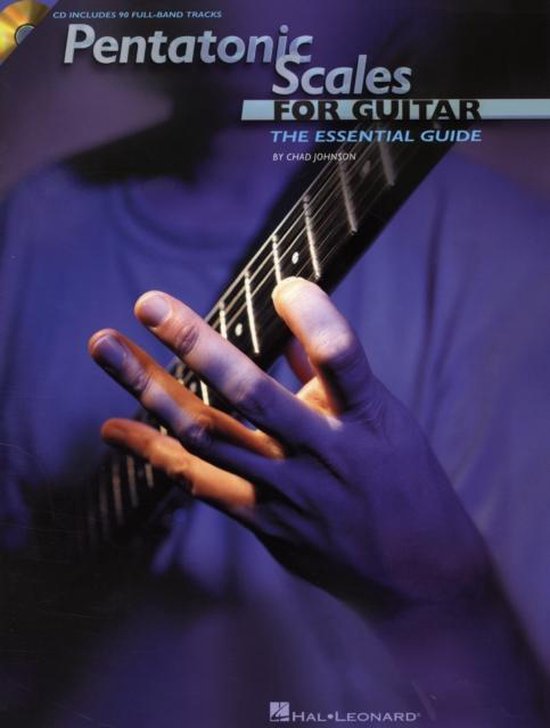 Livre "Pentatonic Scales for Guitar" avec un gros plan d'une main tenant le manche d'une guitare.