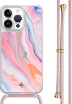 Casimoda® hoesje met rosegoud koord - Geschikt voor iPhone 14 Pro Max - Pink Glam - Afneembaar koord - TPU/polycarbonaat - Roze