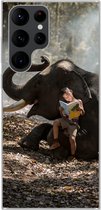 Coque Samsung Galaxy S22 Ultra - Éléphant avec un enfant qui lit - Coque en Siliconen pour téléphone -
