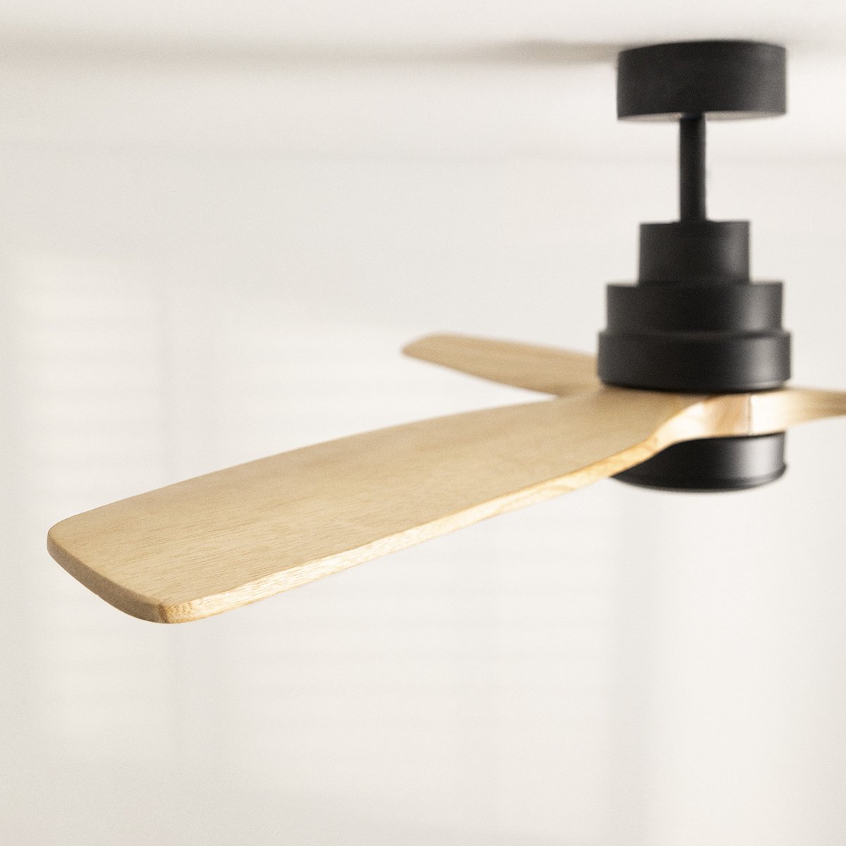 Ventilateur De Plafond Avec Lumière CREATE WIND CLEAR – 108 Cm, 40W DC Silencieux, 6 Vitesses, Pales Rétractables, Télécommande, Été/Hiver