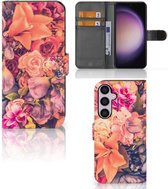 Flipcase Geschikt voor Samsung Galaxy S24 Plus Telefoon Hoesje Cadeau voor Moeder Bosje Bloemen