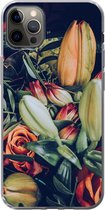 Geschikt voor iPhone 12 Pro Max hoesje - Boeket - Stilleven - Bloemen - Planten - Rood - Siliconen Telefoonhoesje