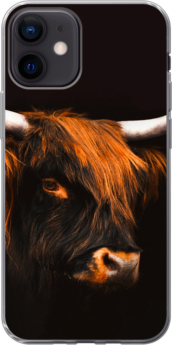 Telefoonhoesje Geschikt voor iPhone 12 hoesje - Schotse hooglander - Zwart - Koe - Hoorn - Dieren - Siliconen Telefoonhoesje Telefoonhoesje