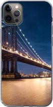 Geschikt voor iPhone 13 Pro Max hoesje - New York - Manhattan - Maan - Siliconen Telefoonhoesje