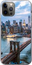 Geschikt voor iPhone 12 Pro hoesje - New York - Brooklyn Bridge - Boot - Siliconen Telefoonhoesje