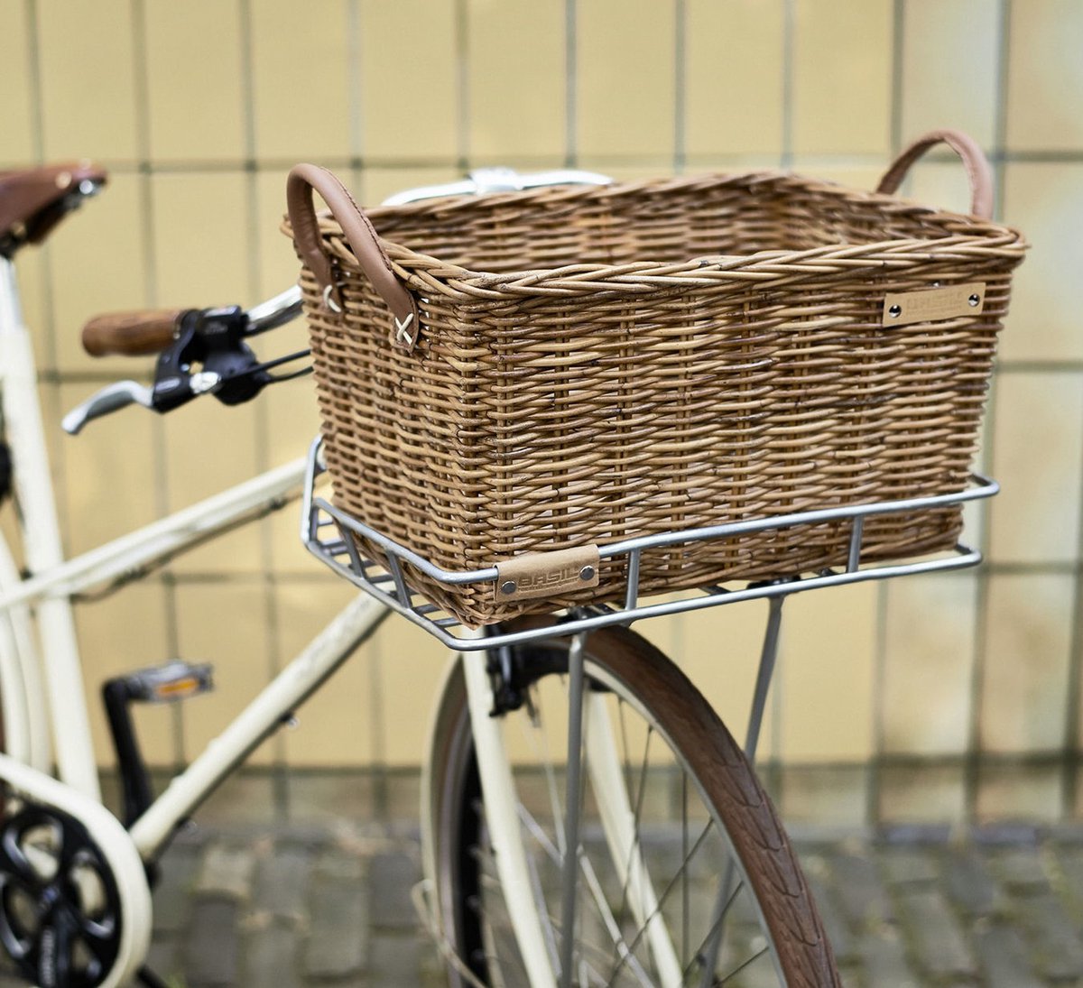 Bol.com Basil Portland Fietsmand - Voor - Rotan - Bruin aanbieding