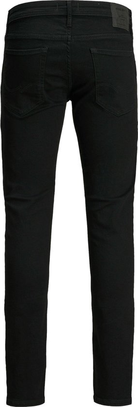 Achterkant van een zwarte, skinny jeans.