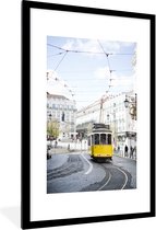 Fotolijst incl. Poster - Een gele tram met een kabelbaan rijdt door Lissabon - 60x90 cm - Posterlijst