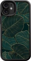 Casimoda® hoesje - Geschikt voor iPhone 12 - Monstera Leaves - Effen telefoonhoesje met lensbescherming - TPU - Backcover - Groen